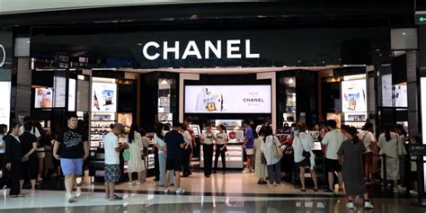 Chanel, Tory Burch, Others in Fashion Donate to Help Israelis Impacted.